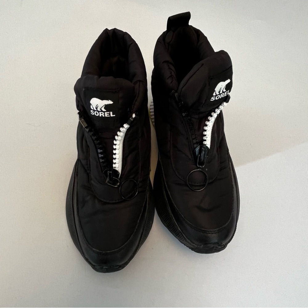 Sorel Black Quilted Out N About Puffy Boots Size 6
